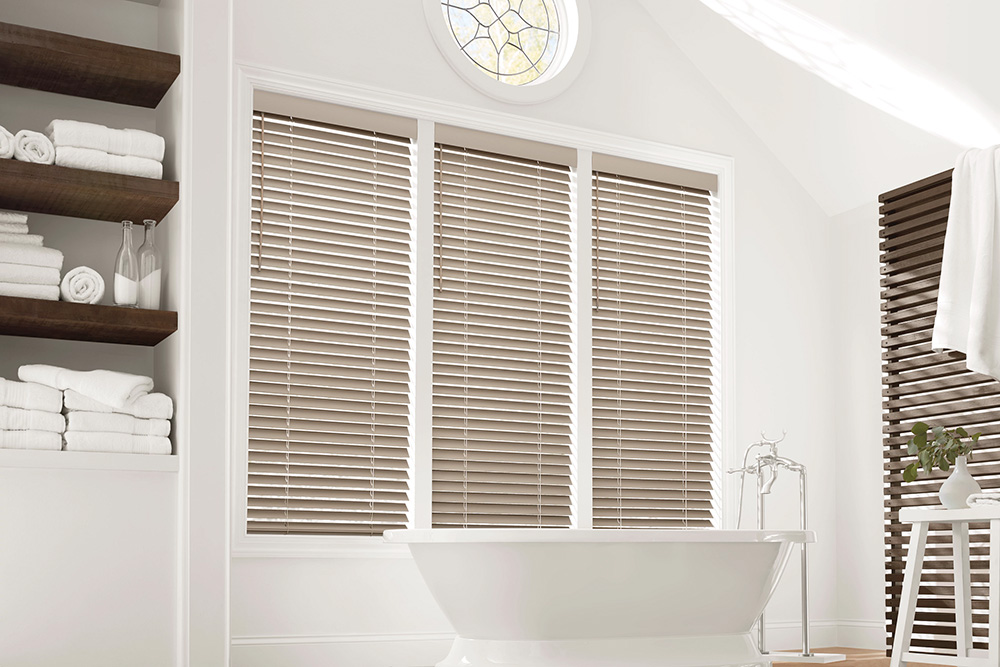 faux wood blinds 2020 EW LR Textured Bathroom